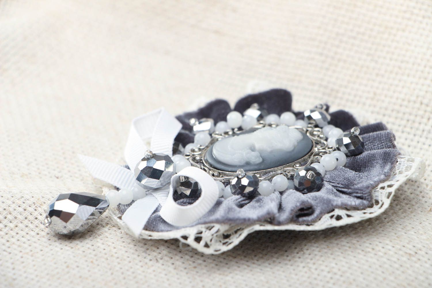 Velvet brooch with cameo photo 2