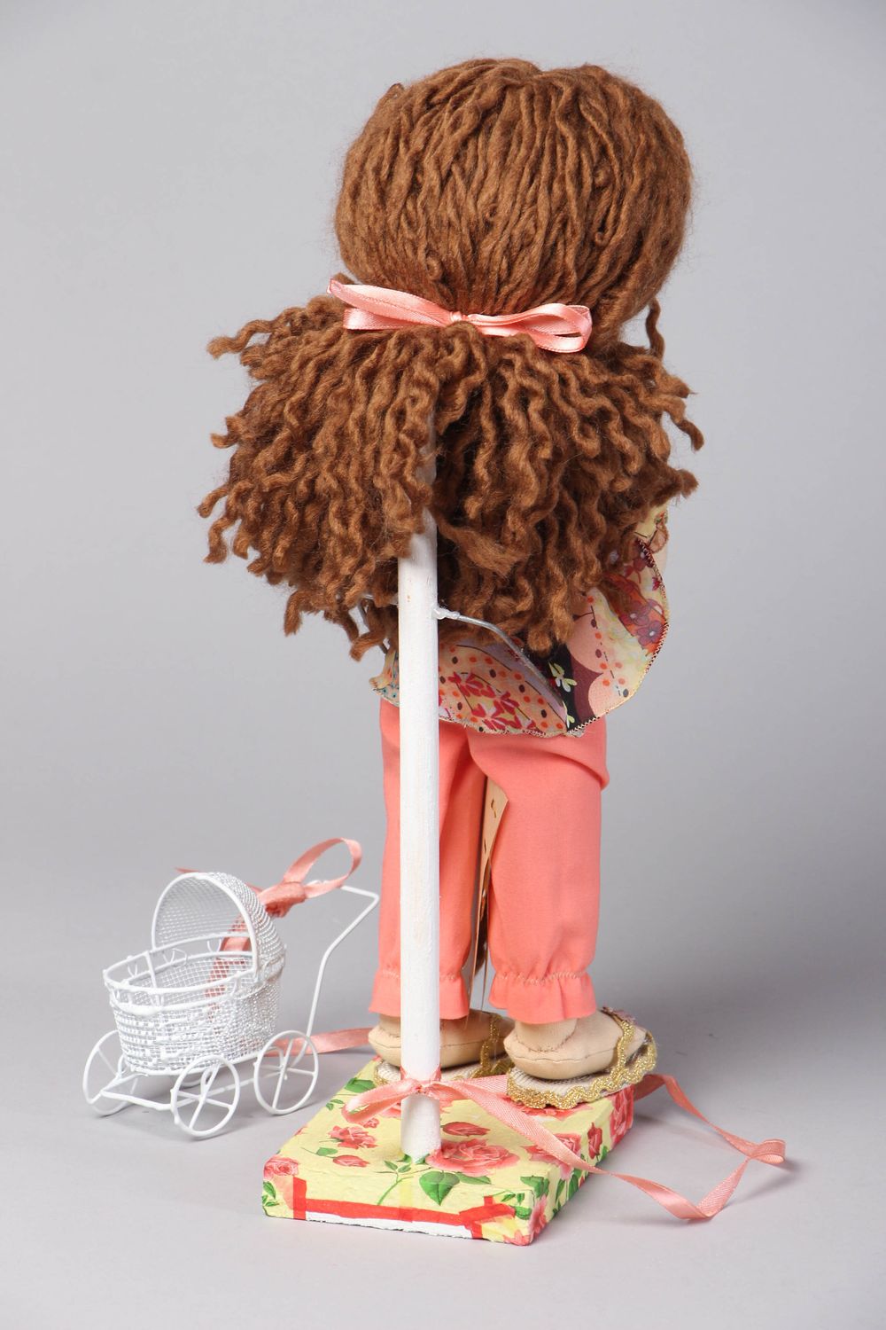 Мягкая кукла на подставке авторская и ткани Беременная фото 3