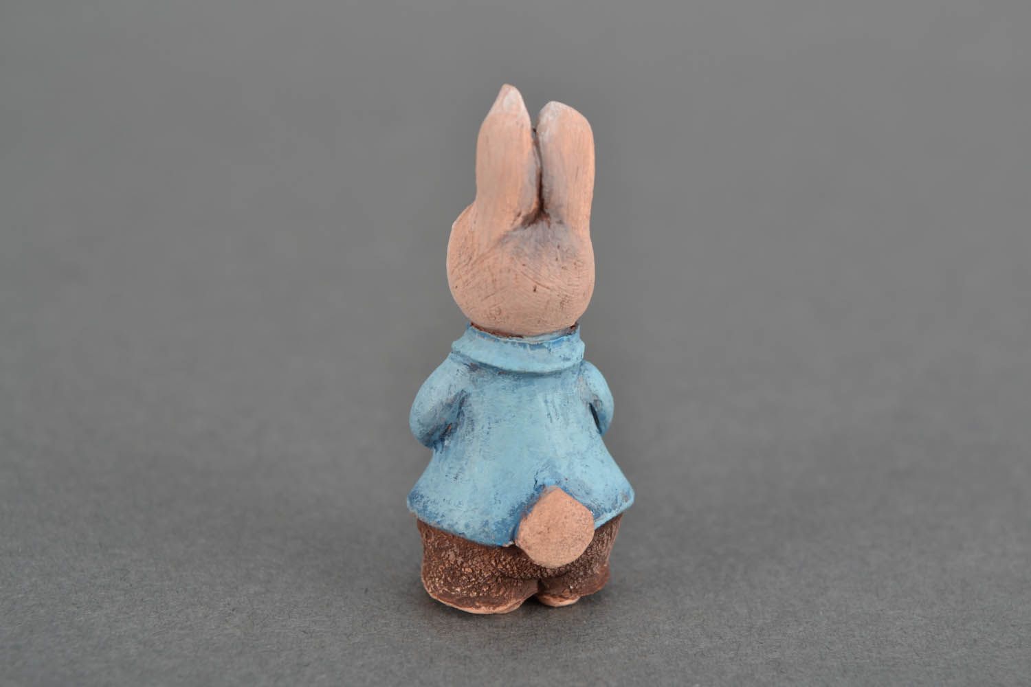 Маленькая статуэтка из глины Кролик фото 5