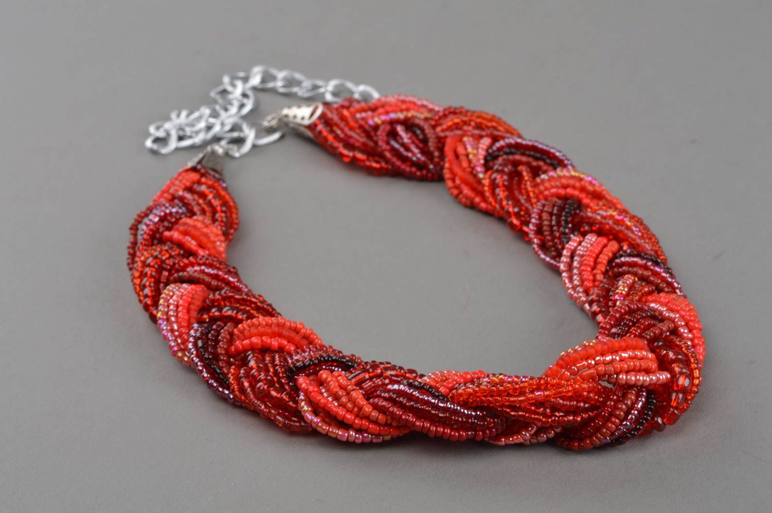Handmade Designer Collier aus Glasperlen in Rot in Form vom Zopf für Damen foto 2