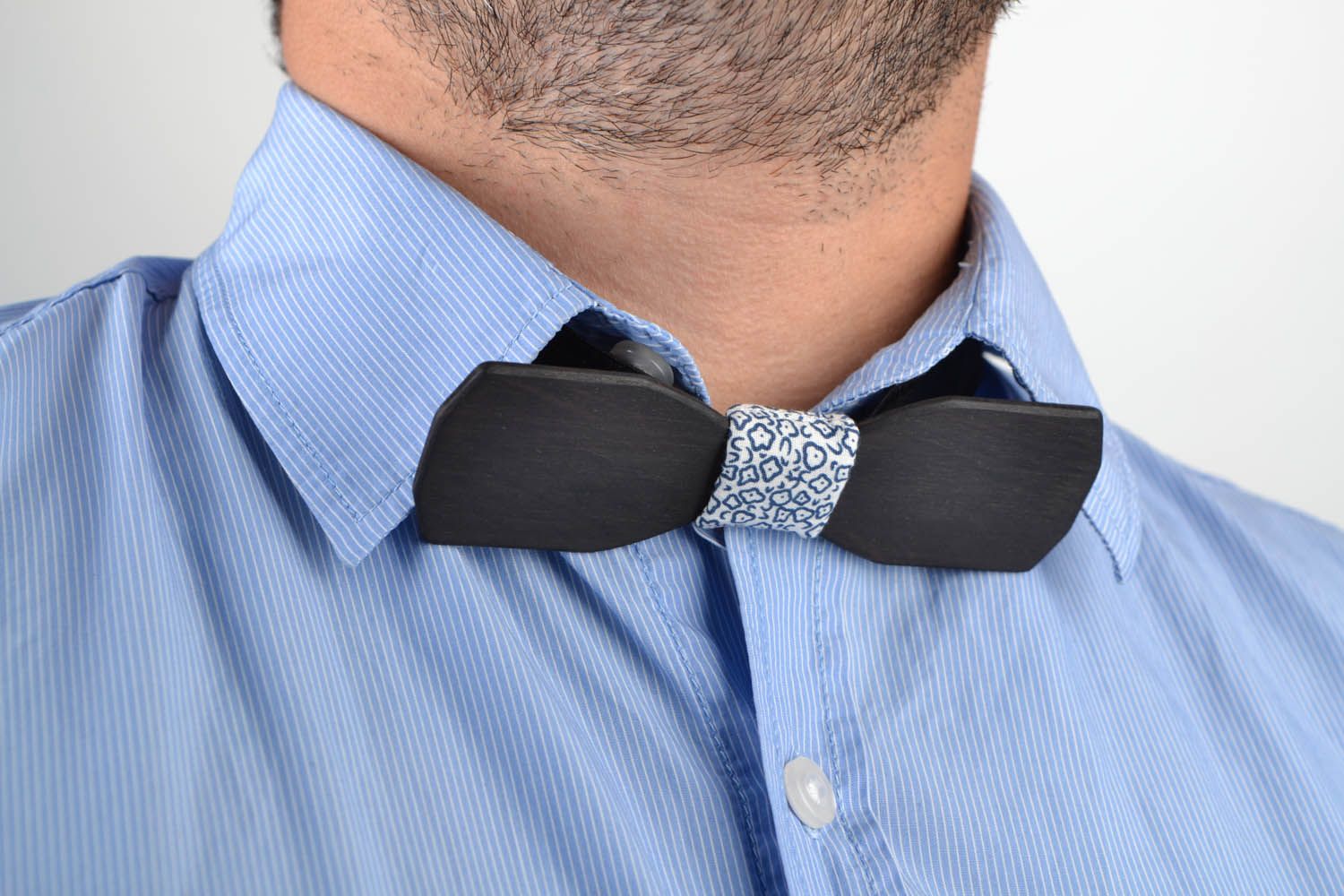 Wooden bow tie of black color photo 4
