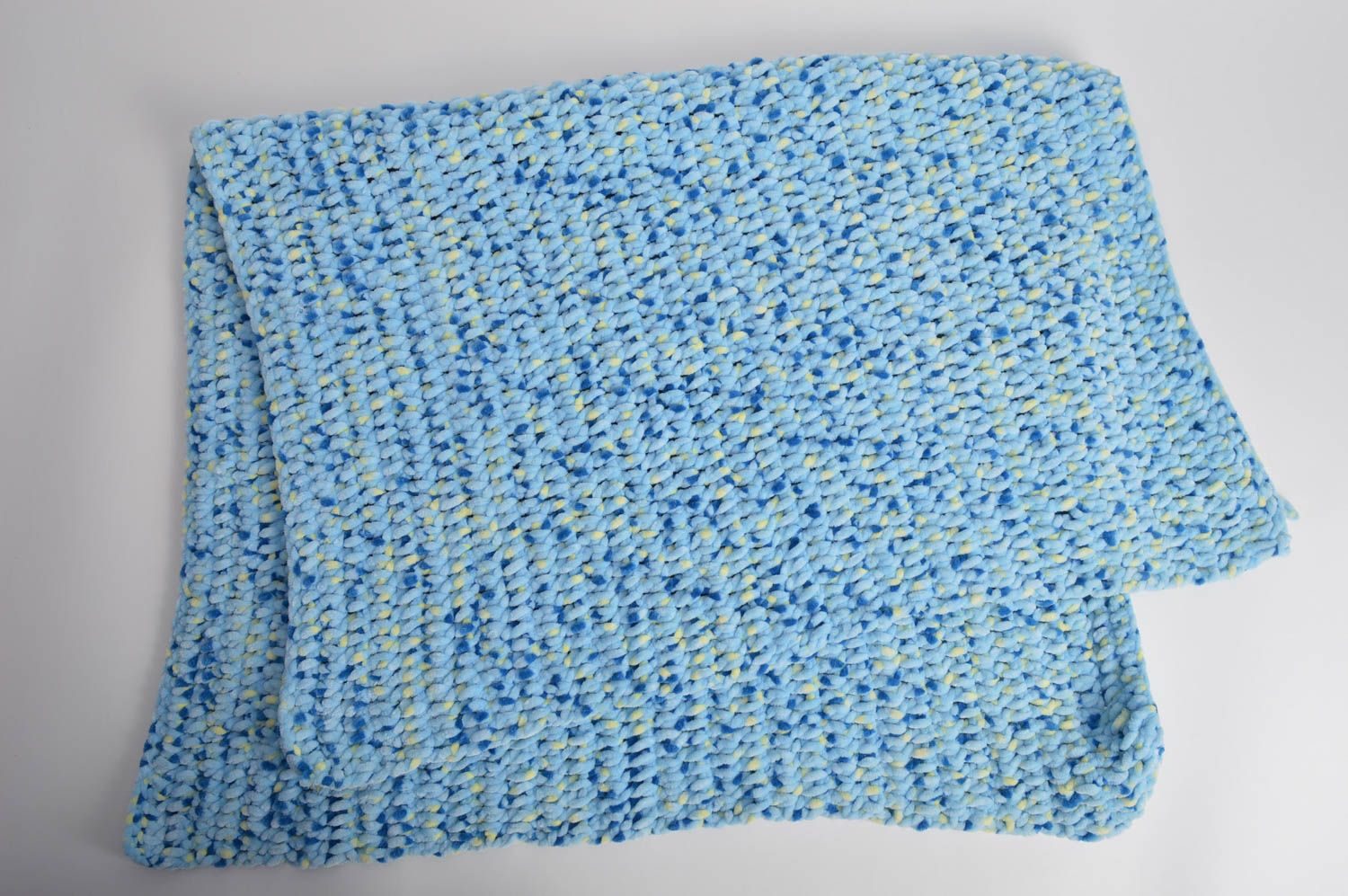Manta infantil tejida a ganchillo hecha a mano de felpa blanda bonita azul foto 2