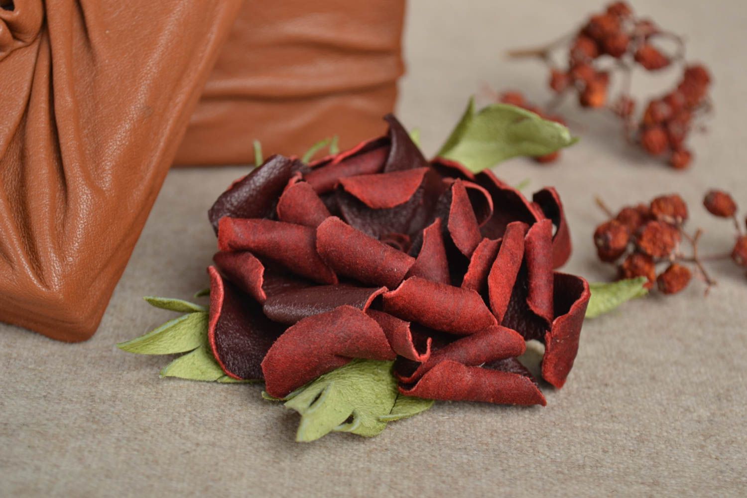 Blumen Brosche handmade Schmuck aus Leder Designer Accessoire Geschenk für Frau foto 1