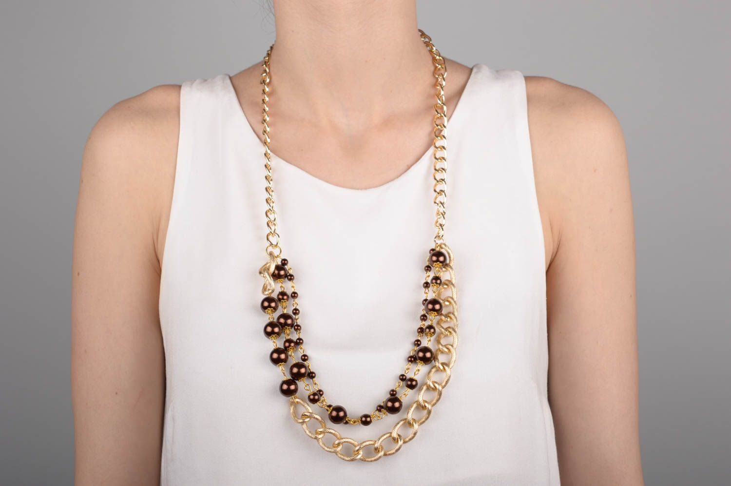 Collier multirang Bijou fait main chaînes perles plastiques marron Cadeau femme photo 1