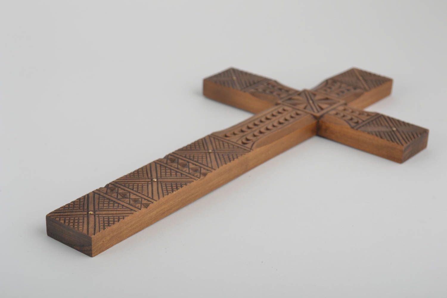 Cruz tallada hecha a mano incrustada artesanía en madera decoración de pared  foto 4