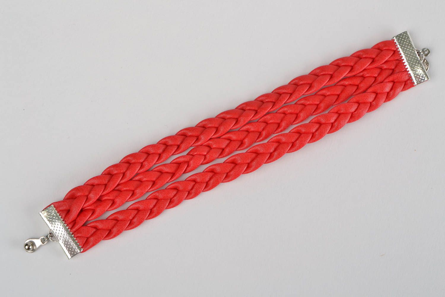 Bracelet en cuir artificiel large rouge tressé fait main original réglable photo 5