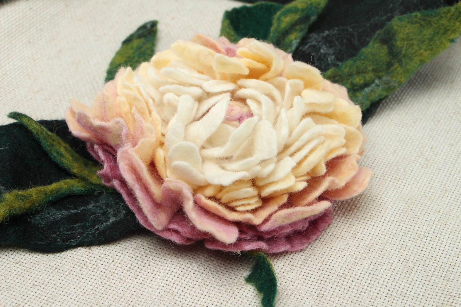 Ceinture large en laine feutrée avec fleur faite main photo 2