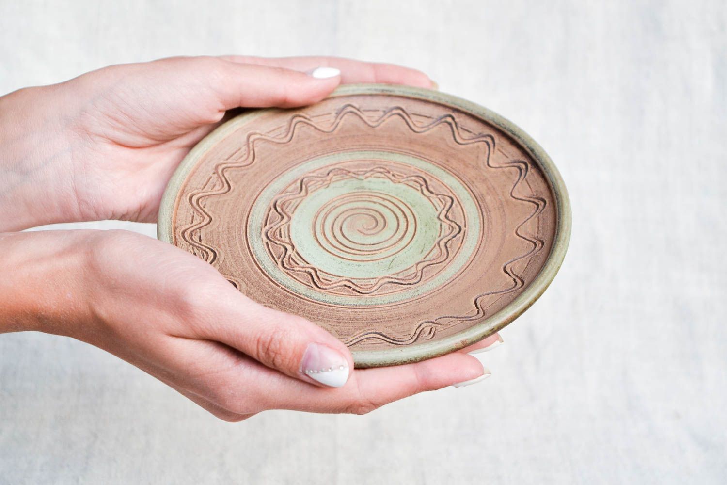 Handmade Keramik Wandteller mit Ornament Wohn Accessoire Küchen Deko braun foto 2