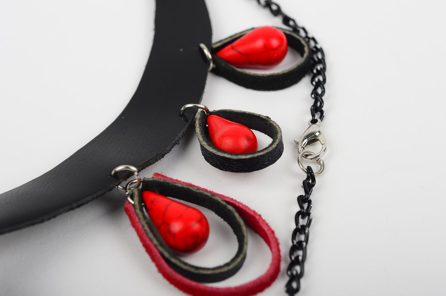 Кожаное колье подарок ручной работы женский аксессуар ожерелье с камнями фото 4