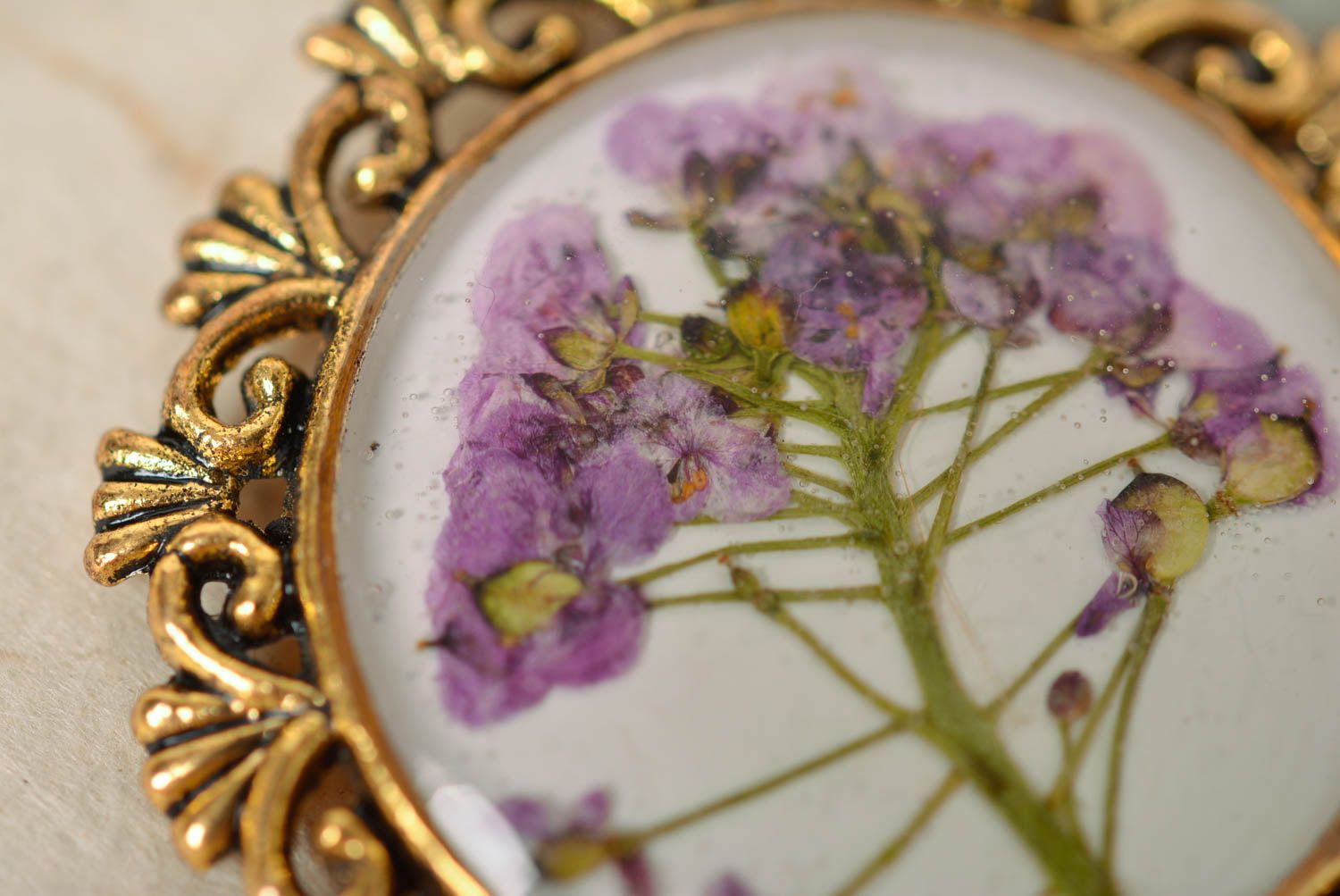 Pendentif en résine époxy fait main rond vintage fleurs naturelles pour femme photo 3