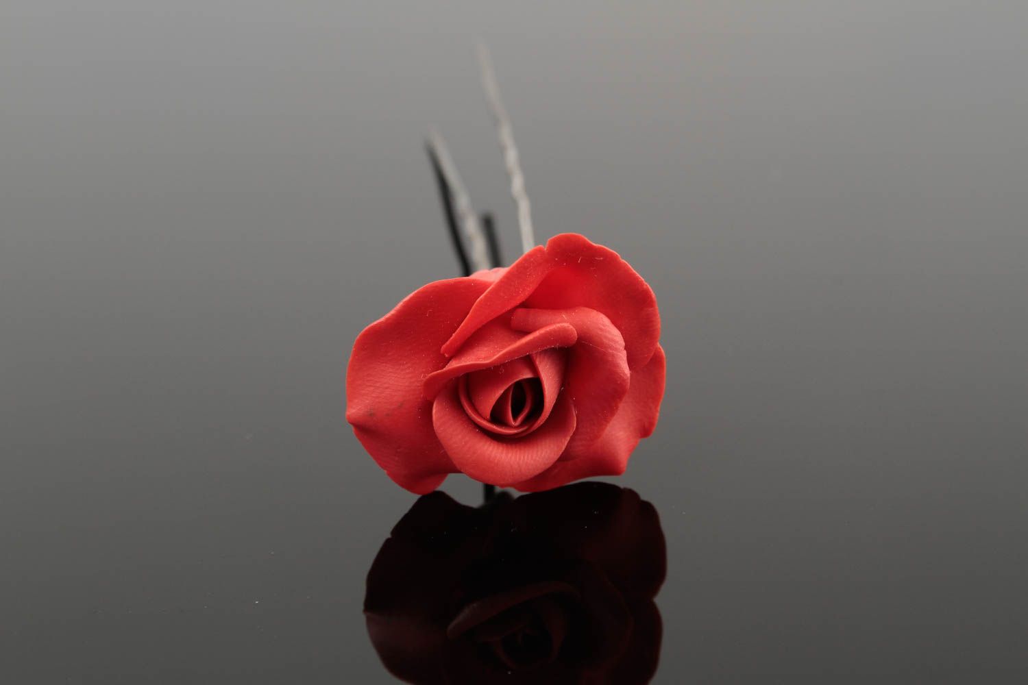 Rote Rose Blumen Haarnadel handgemachter Schmuck Haar Accessoire aus Polymer foto 3