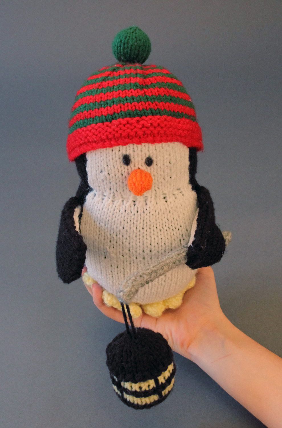 Giocattolo a maglia fatto a mano pupazzo morbido pinguino piccolo a uncinetto foto 1