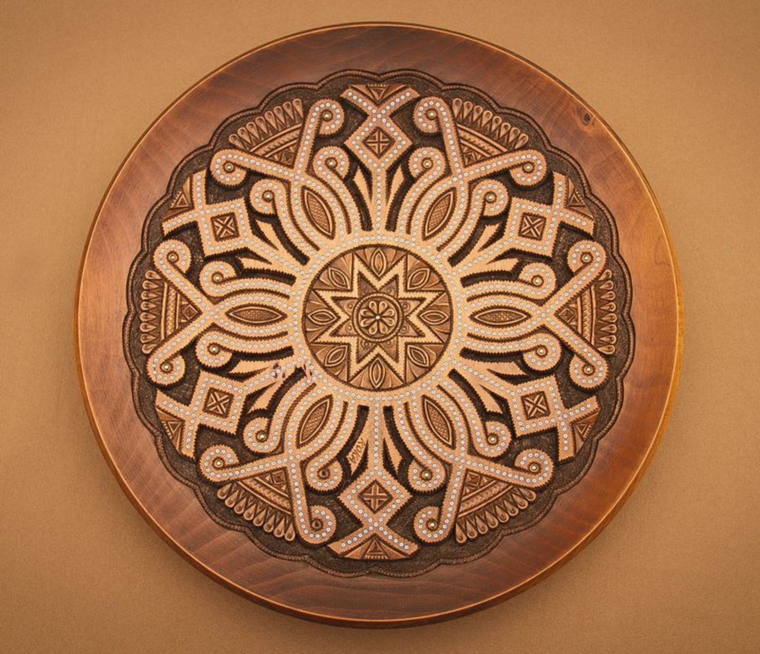 Piatto di legno fatto a mano Piattino intarsiato Piatto intagliato da parete
 foto 3