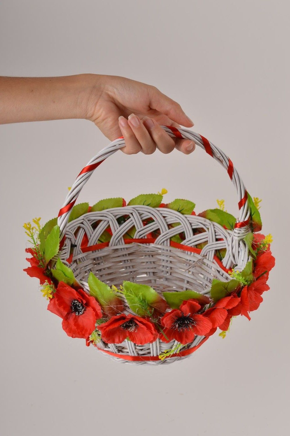 Нарядная плетеная корзина ручной работы изделие из лозы подарок женщине фото 4