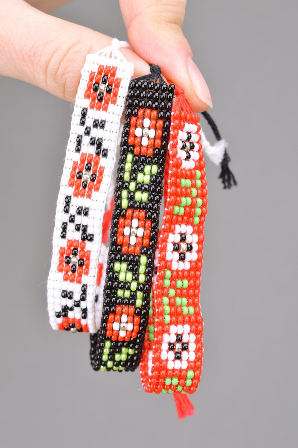 Schöne ethno Armbänder aus Glasperlen in Rot Schwarz und Weiß handmade für Frauen foto 3
