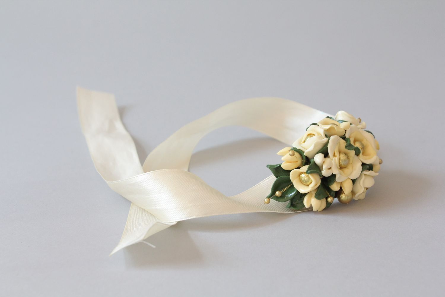 Bracelet avec fleurs en argile polymère photo 2