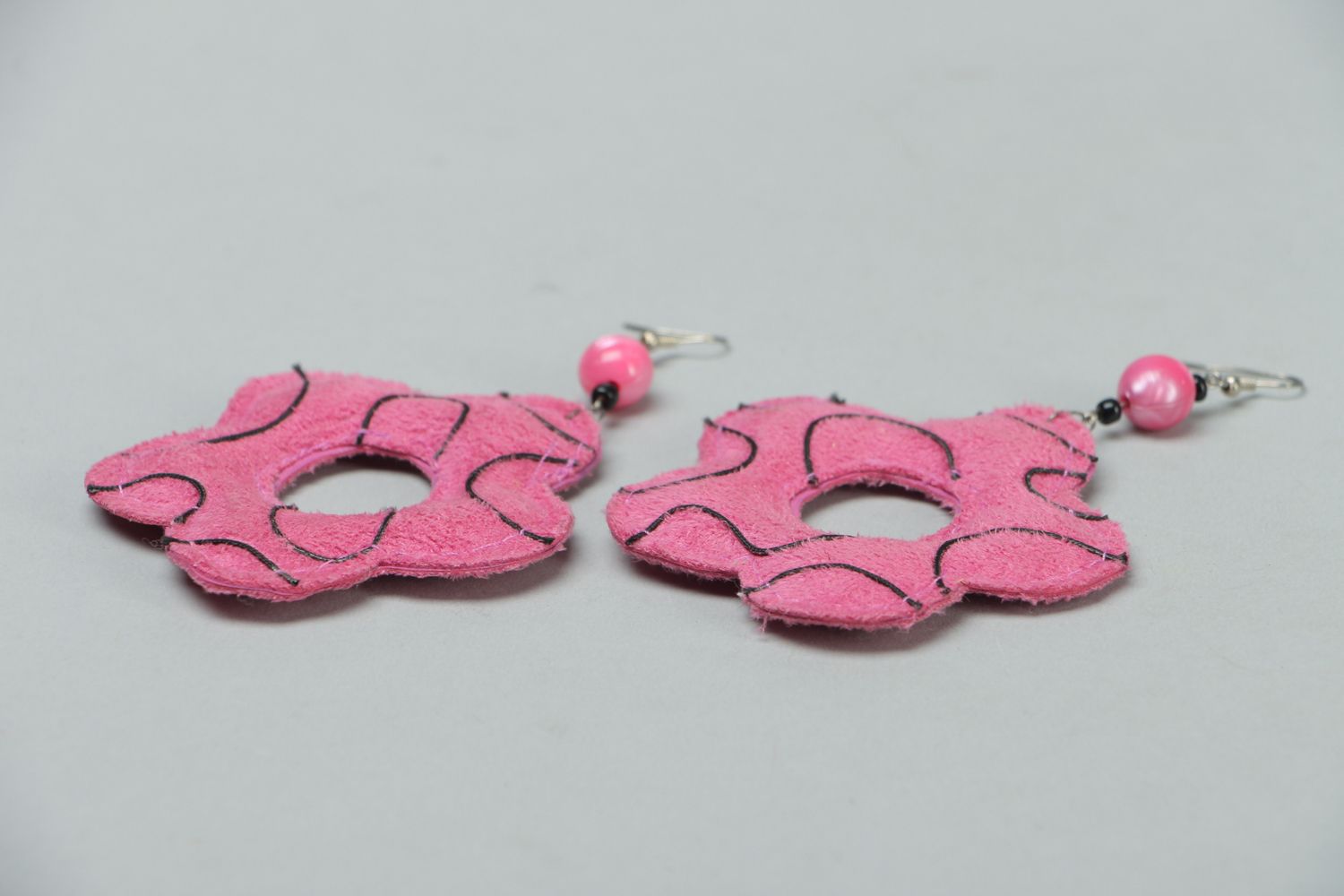 Suede floral earrings of pink color photo 2