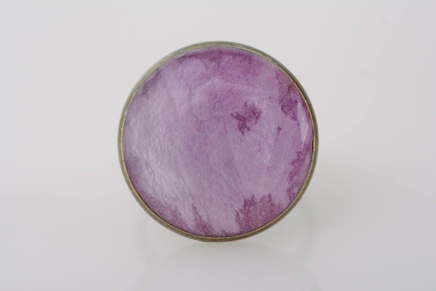 Handmade round violet ring with flower petal embedded in epoxy resin for women photo 2