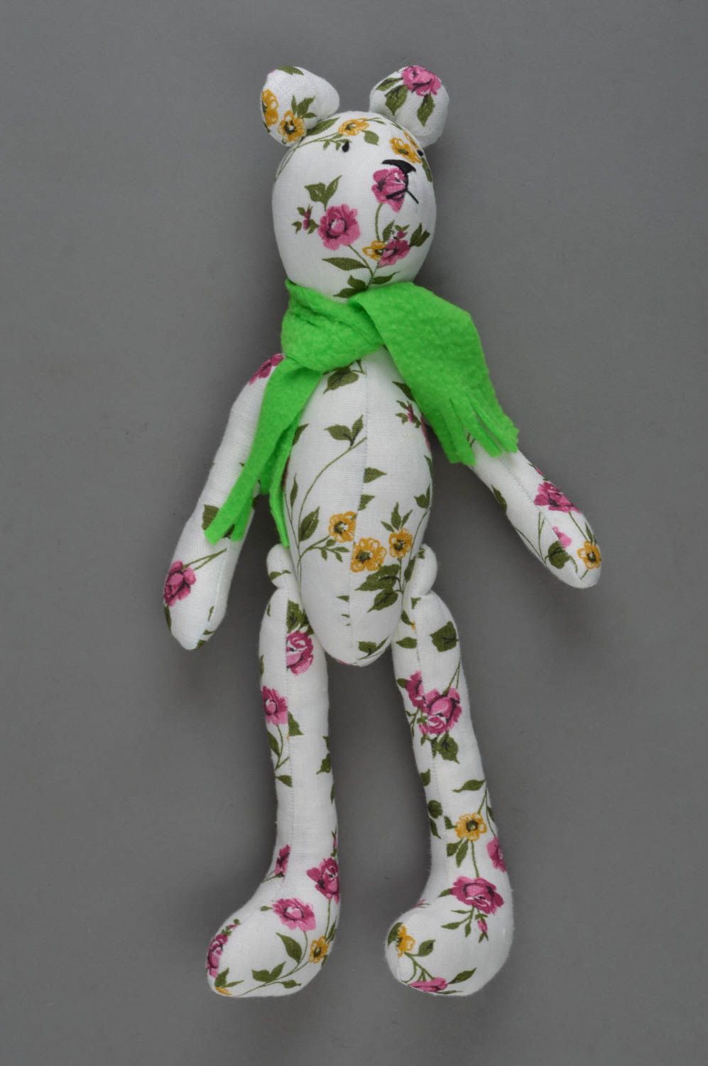 Jouet ours en tissu de lin fait main blanc à motif floral avec écharpe verte photo 3