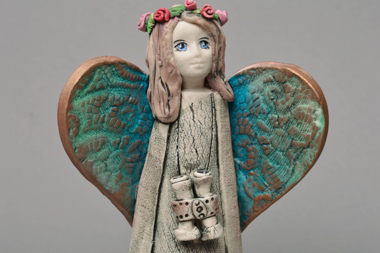 Авторская статуэтка ангел с биноклем из фарфора расписная ручной работы фото 3