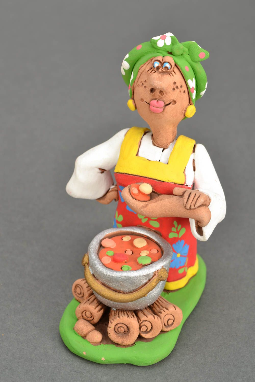 Ceramic figurine Woman who cooks Cabbage Soup photo 3