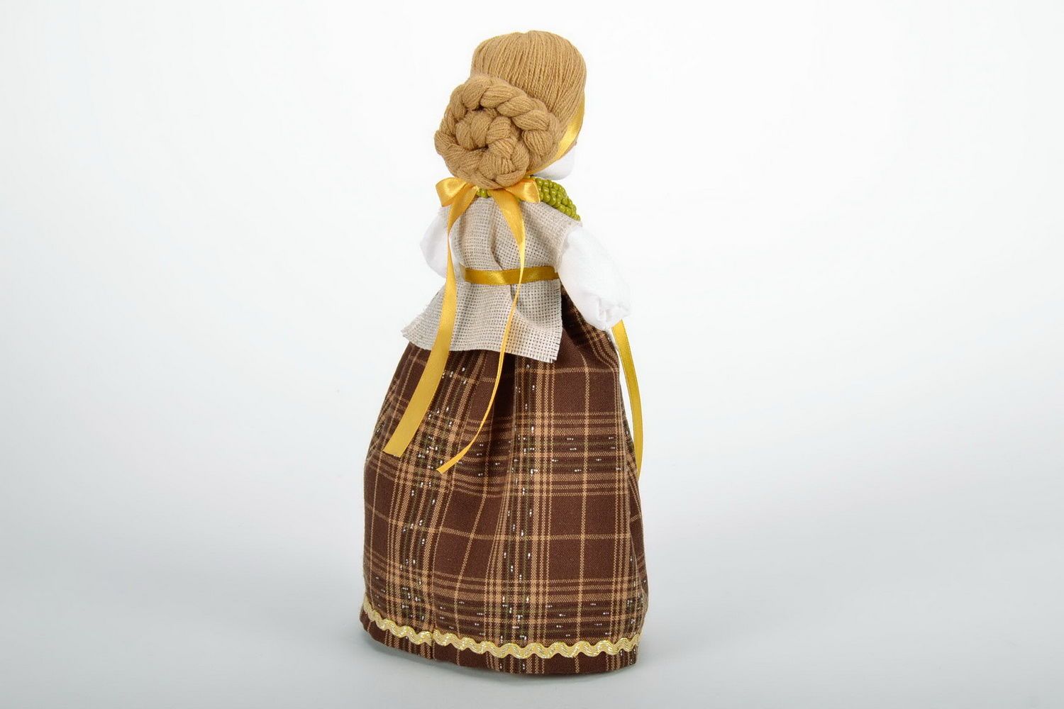 Puppe im Ethno-Stil mit Halskette foto 4