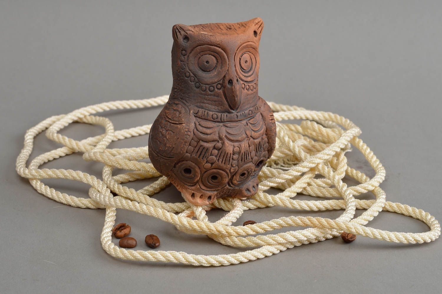 Sifflet en céramique brun en forme de hibou jouet populaire fait main original photo 1