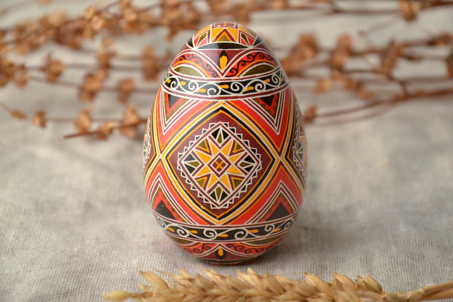 Пасхальное яйцо с росписью горячим воском фото 1