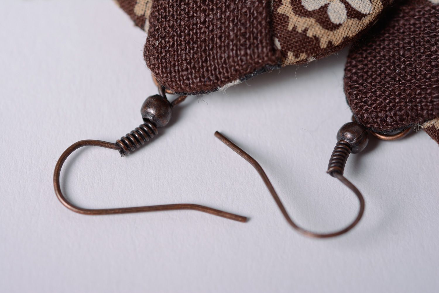 Boucles d'oreilles artisanales pendantes faites main en tissu éléphants photo 4