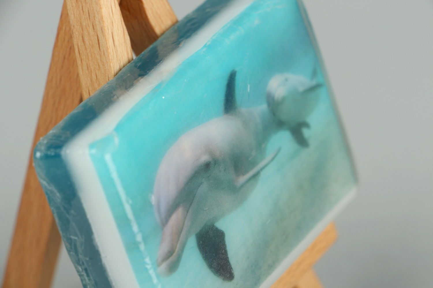 Savon artisanal à image de dauphin et parfum exotique   photo 4