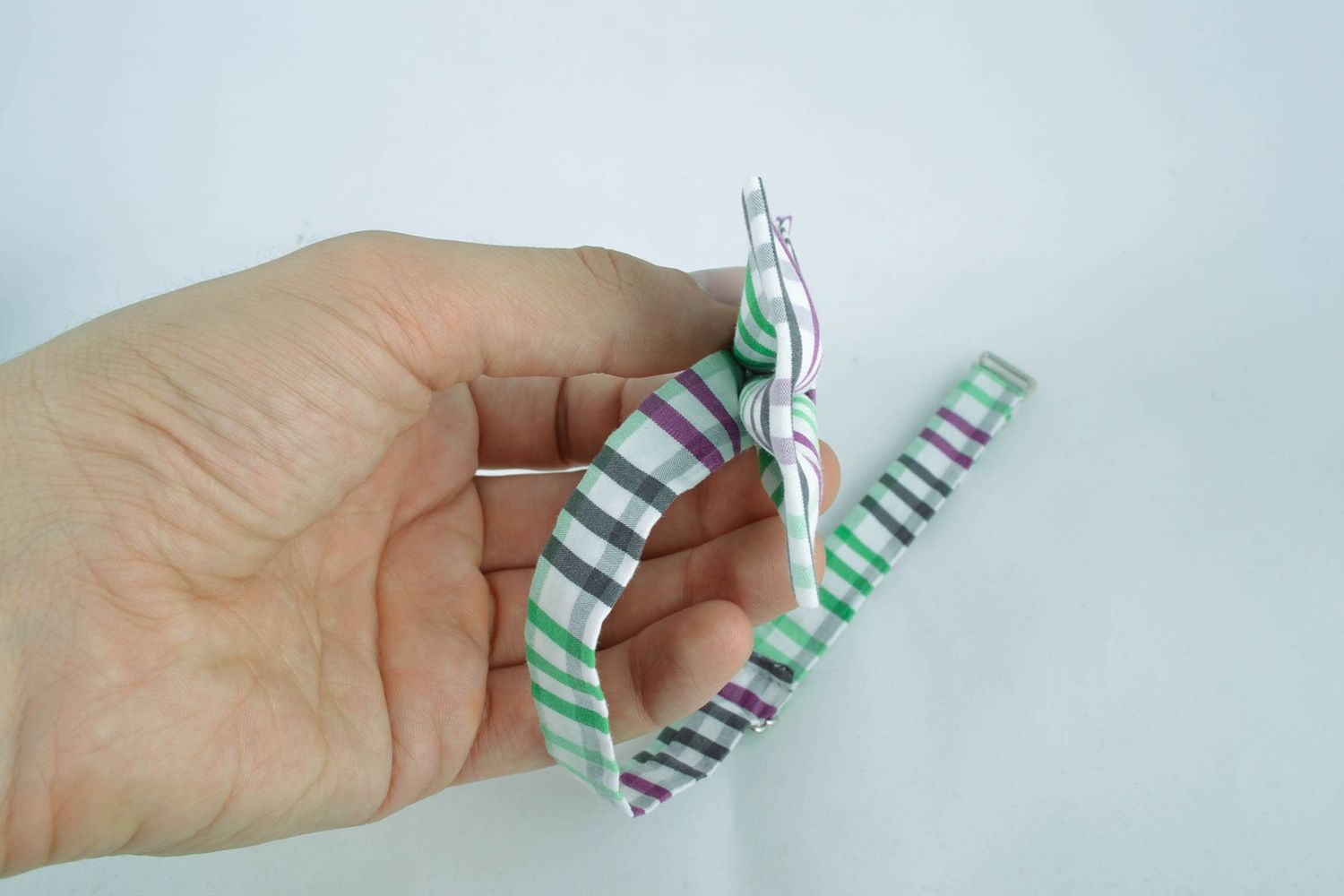 Текстильный галстук-бабочка в клетку фото 2