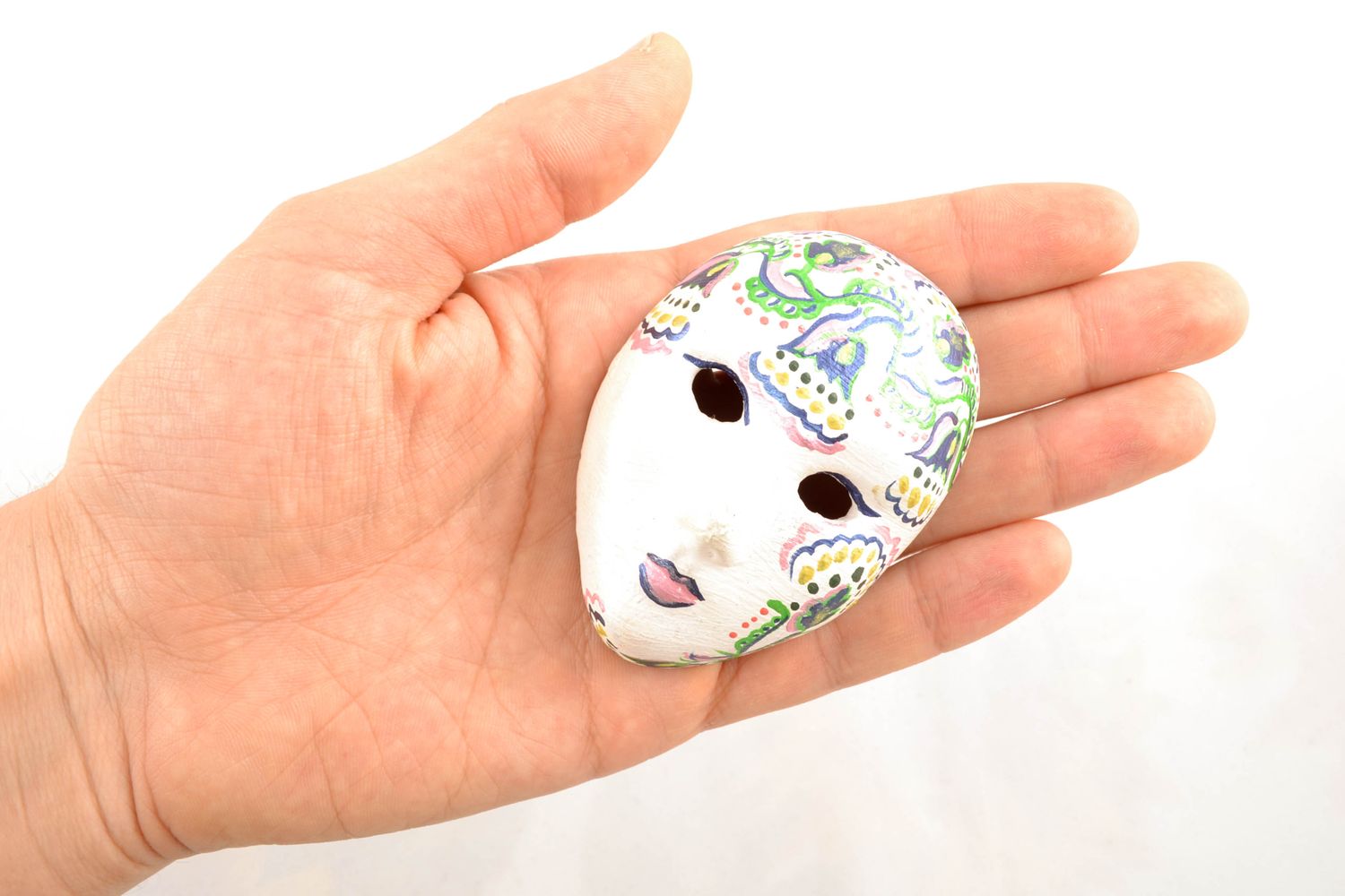 Mini masque décoratif en argile blanc avec ornements fait main photo 1