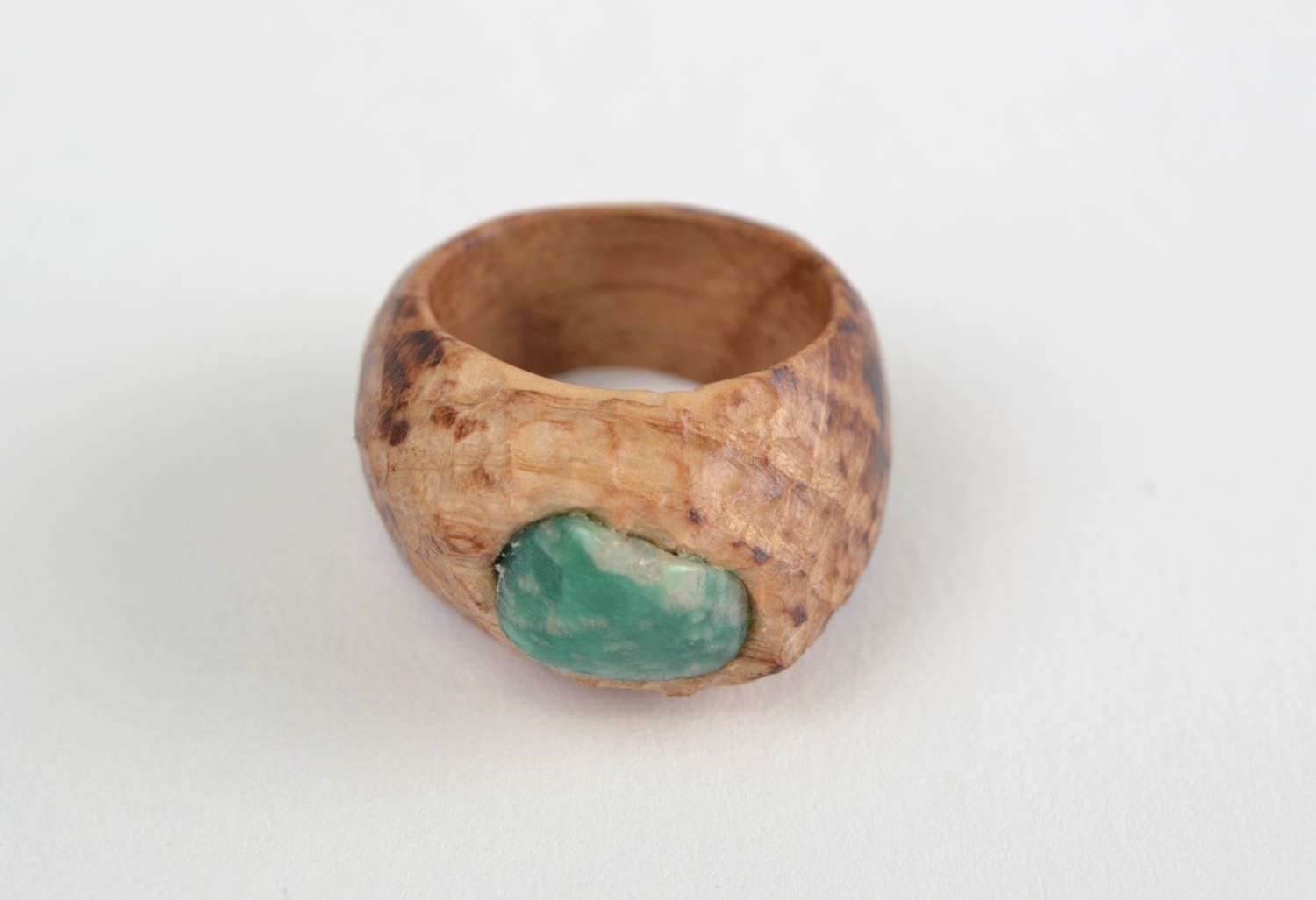 Frauen Ethno Ring aus Holz stilvoll künstlerisch handgeschaffen mit echtem Stein foto 3
