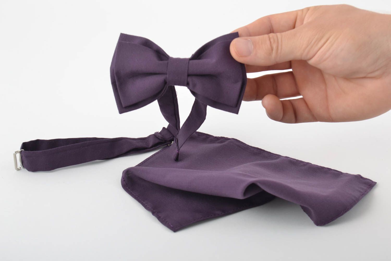 Elegante originelle violette handgemachte Fliege aus Stoff mit Taschentuch foto 5