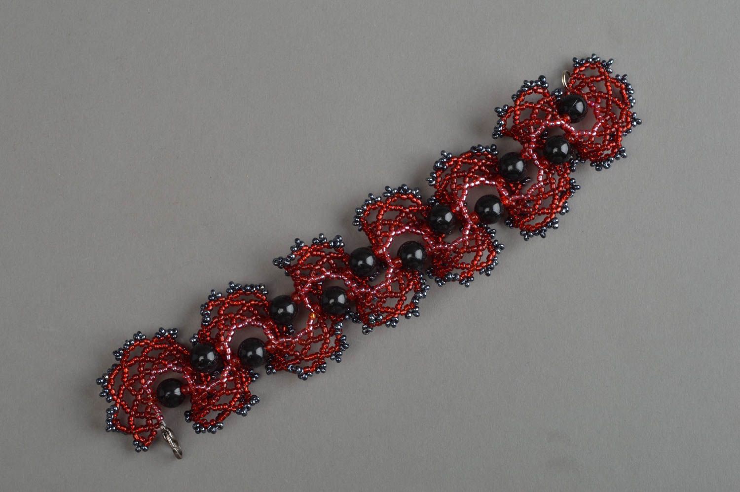 Bracelet en perles de rocaille fait main large ajouré rouge et noir bijou photo 3