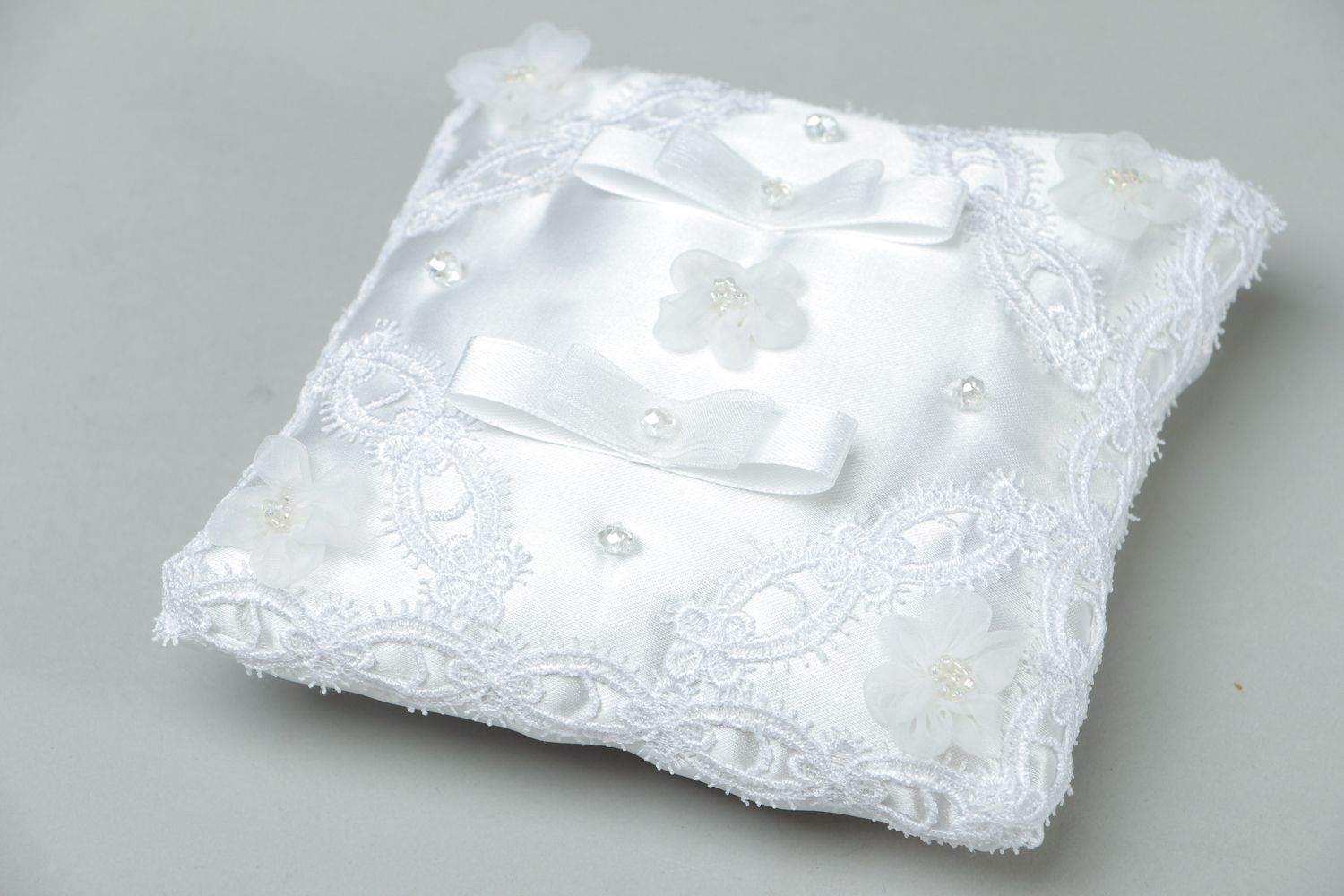 White lacy satin ring pillow  photo 1