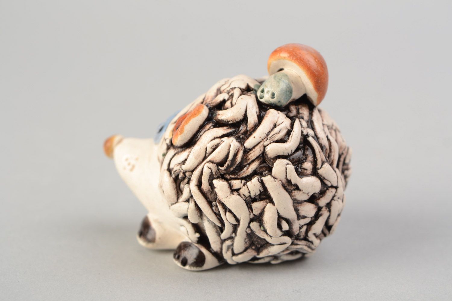 Künstler handmade Deko Figur aus Ton mit Glasur bemalt Katze mit Pilzen foto 5