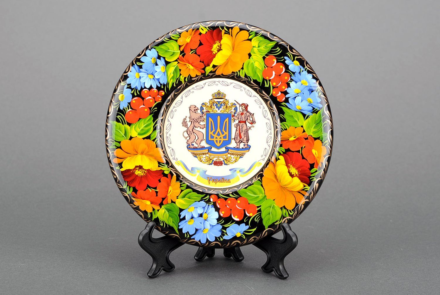 Тарелка расписная с цветочным орнаментом фото 1