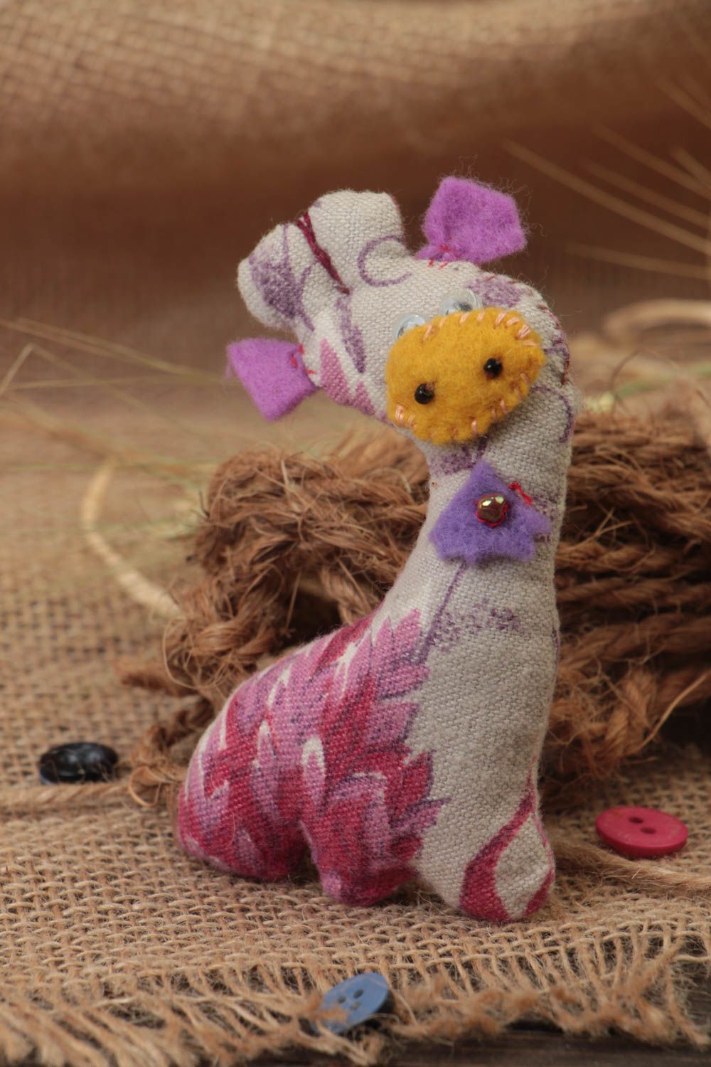 Handmade kleines Stoff Kuscheltier Giraffe originell aus Flanell für Kind  foto 1