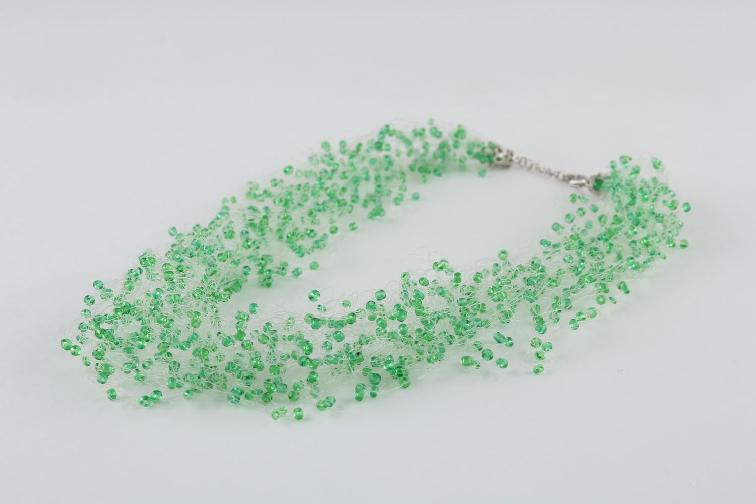 Luftiges Collier aus Glasperlen grüner Garten foto 3