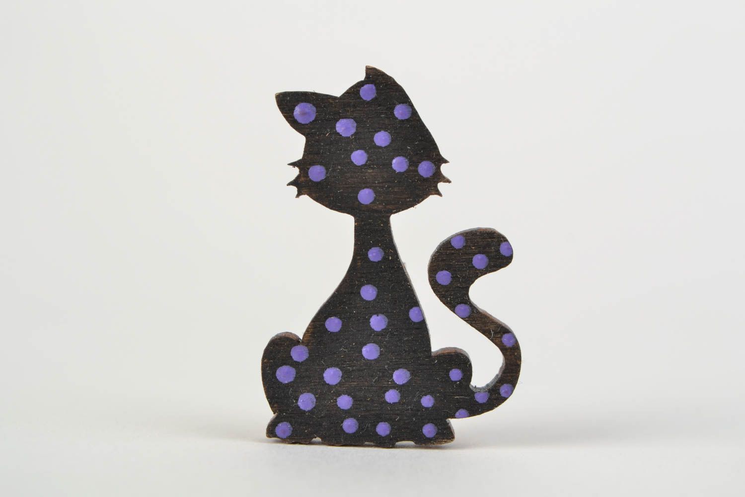 Bright handmade brooch made of wood in the form of cat painted with acrylics photo 1