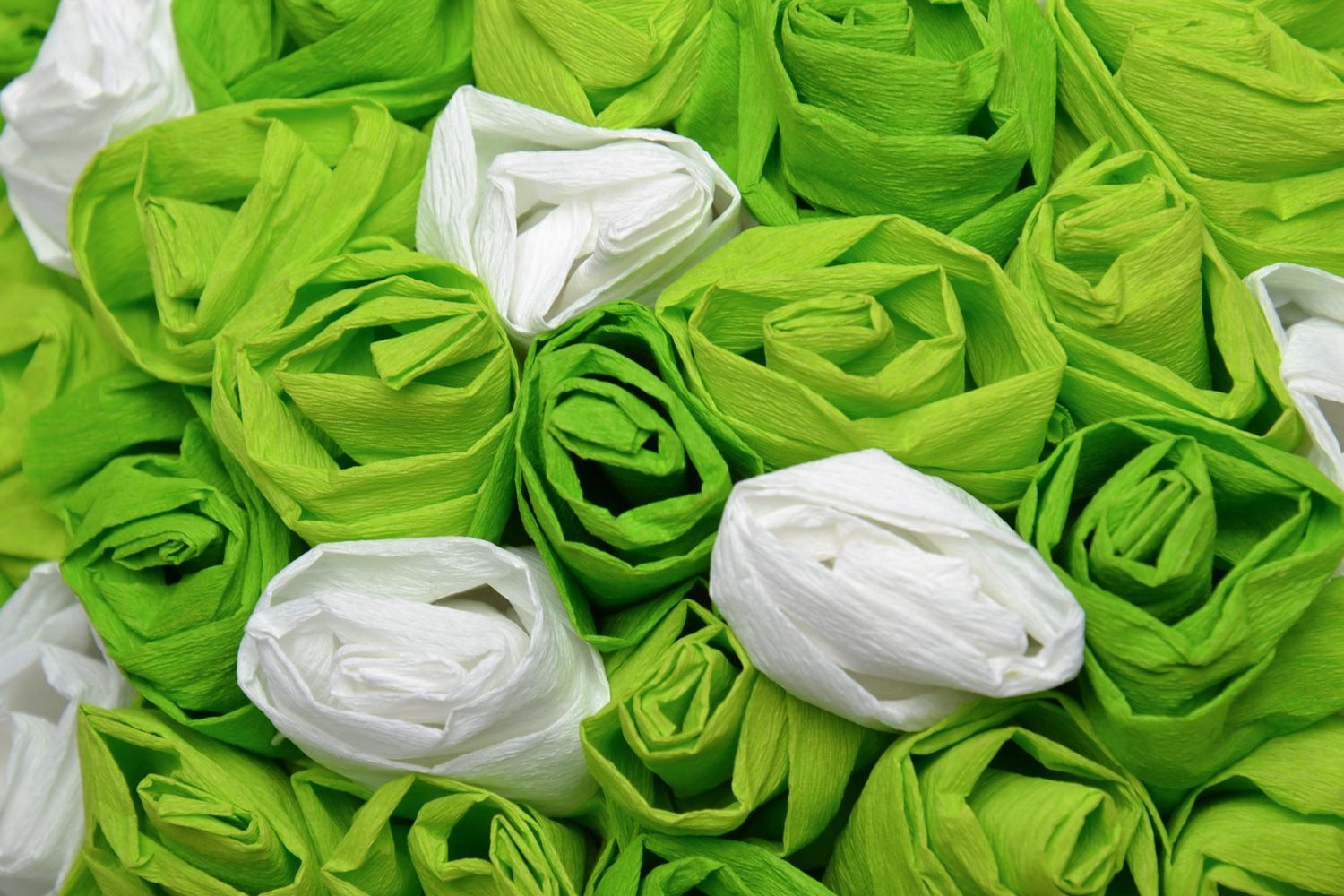 Boule décorative fleurs en papier rubans faite main vert pour salle de mariage photo 3