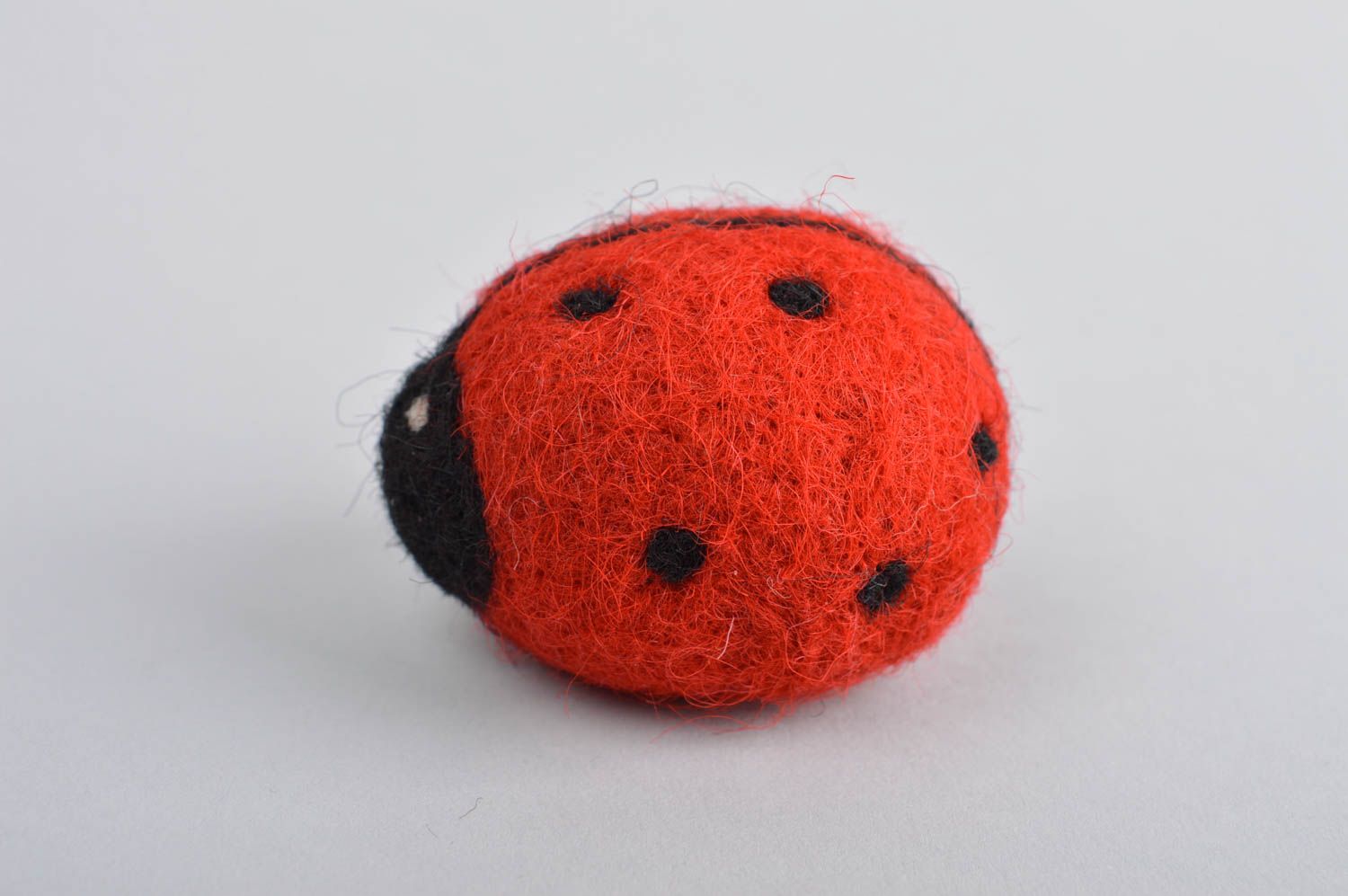Süßes Kuscheltier Marienkäfer handmade Spielzeug aus Wolle Geschenk für Kinder foto 3