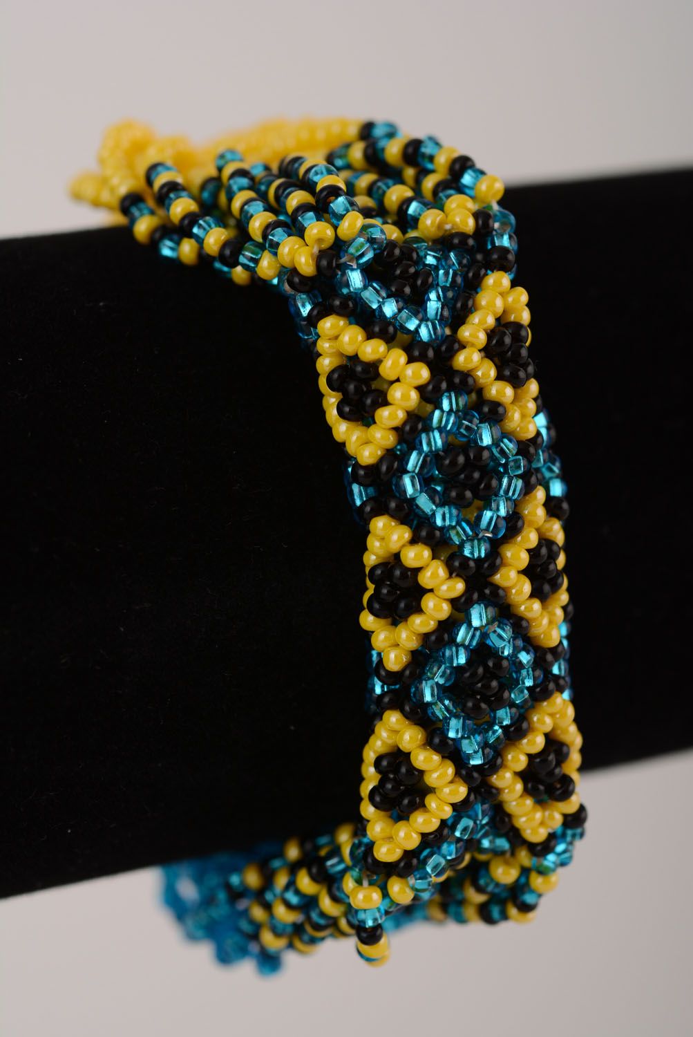 Bracelet en perles de rocaille ethnique bleu jaune noir photo 3