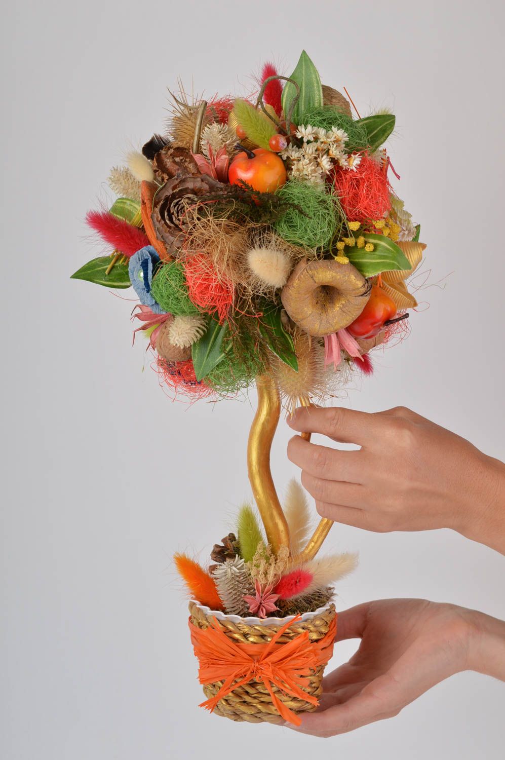 Дерево ручной работы топиарий из искусственных цветов декор на стол осенний фото 5