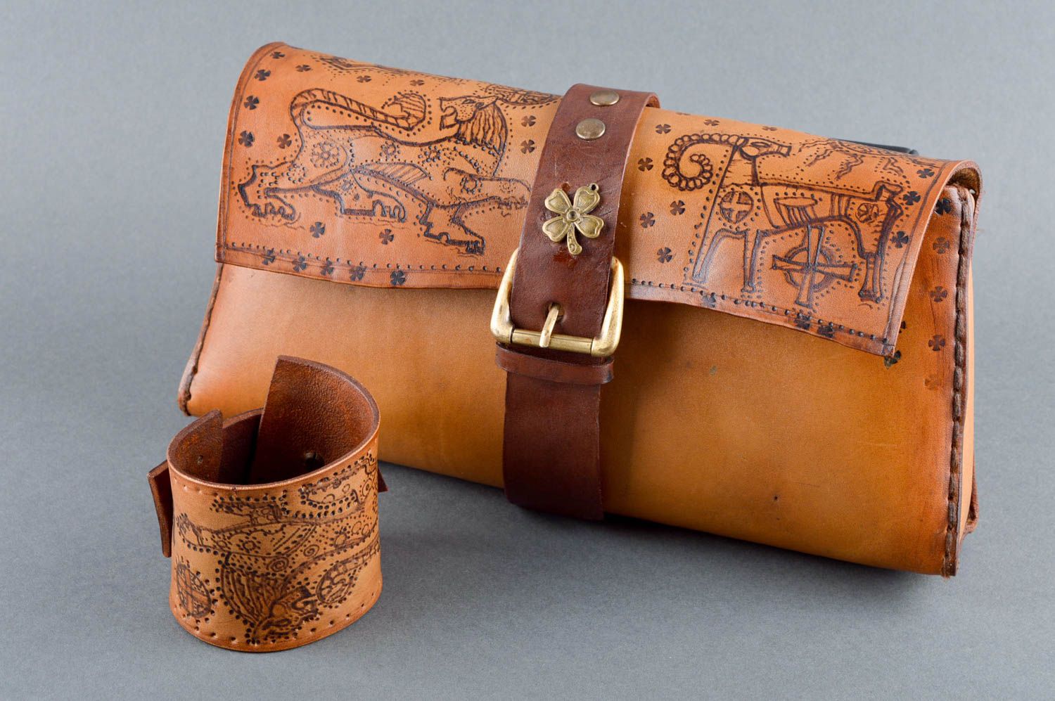 Handmade Accessoires für Frauen in Braun aus Leder Clutch Tasche Leder Armband foto 1