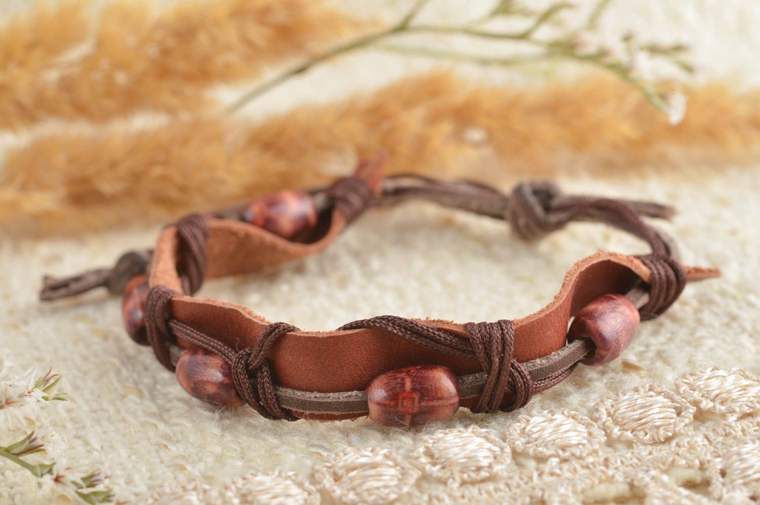 Pulsera de piel marrón hecha a mano pulsera con cuentas accesorio de moda  foto 1