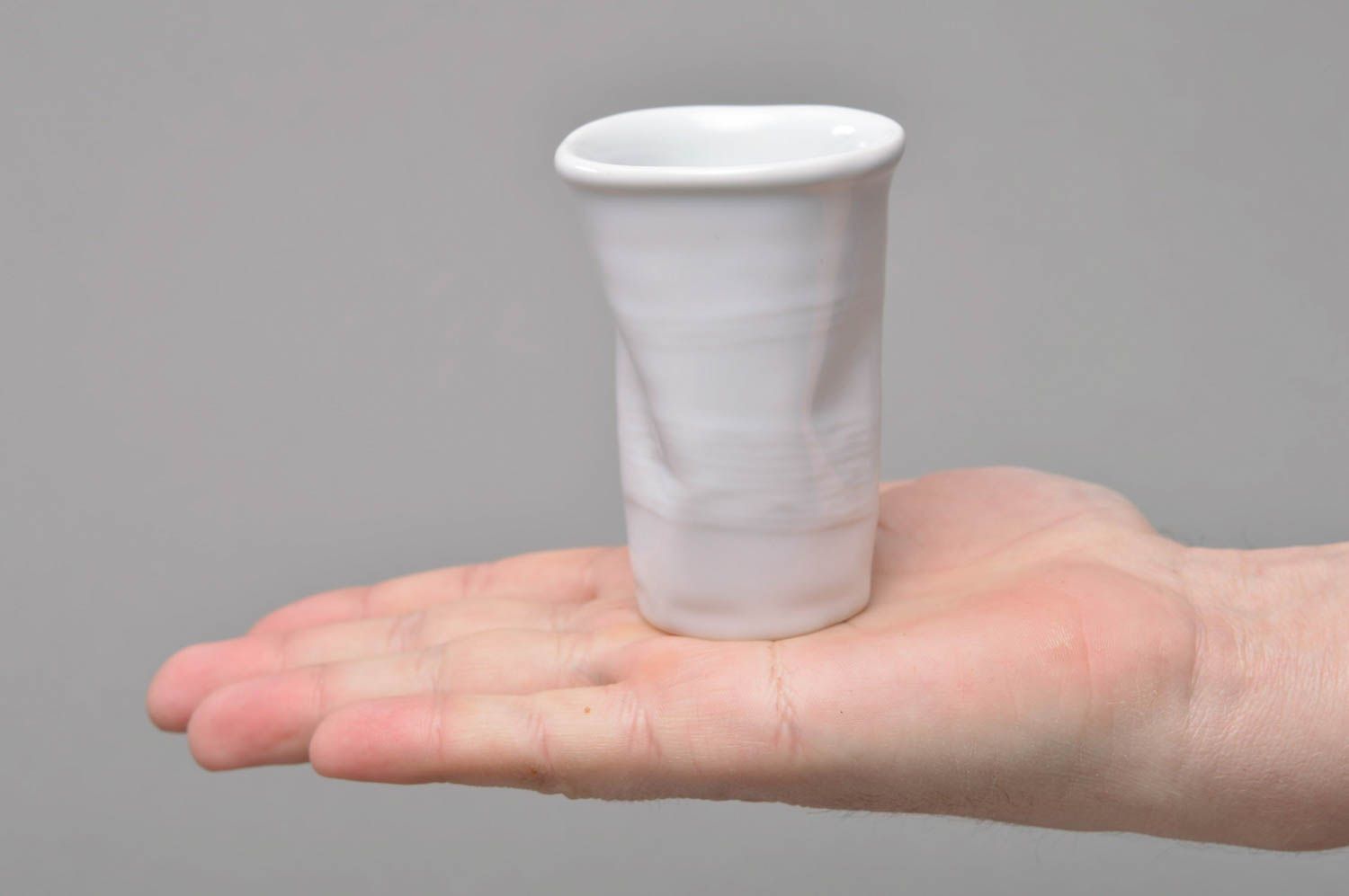Porcelain fake plastic crinkled ceramic white coffee cup decorative mug photo 4
