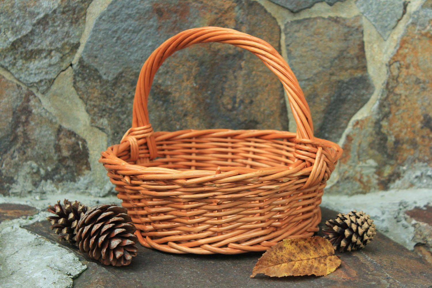 Willow basket with a handle photo 1