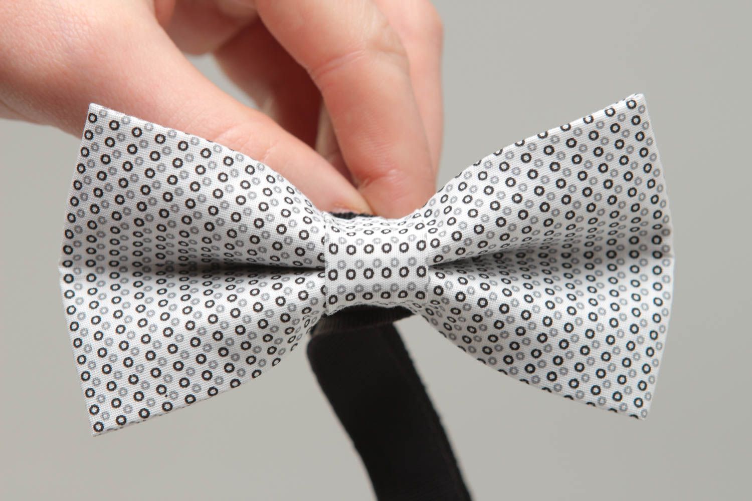 Fabric bow tie with polka dot print photo 4